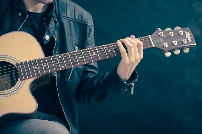 La guitare pour les nuls : Apprendre à jouer de la guitare c'est difficile ?