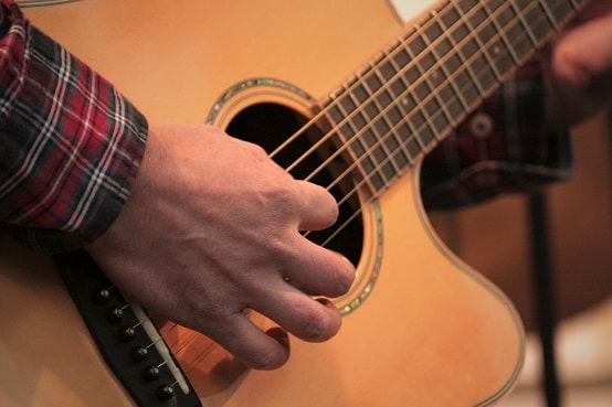 Votre tout PREMIER RYTHME FACILE à la GUITARE tuto débutant 