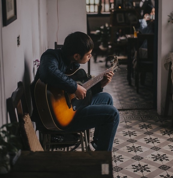 Etes-vous stressé ou tendu lorsque vous jouez de la guitare